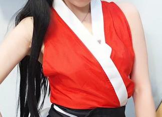 白衬衣模式启动：小女巫露娜用高清向我们传授如何把简单穿出花样。
