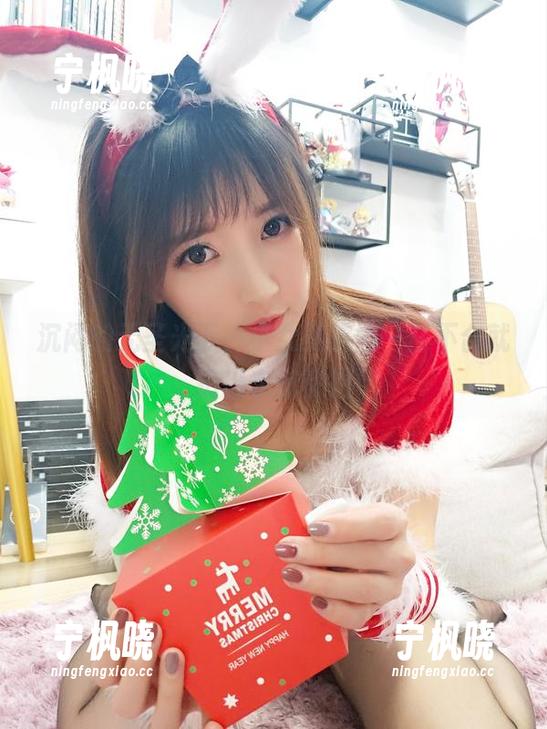 沉闷的无圣光下，小女巫露娜一言不合就扔出东航棚拍