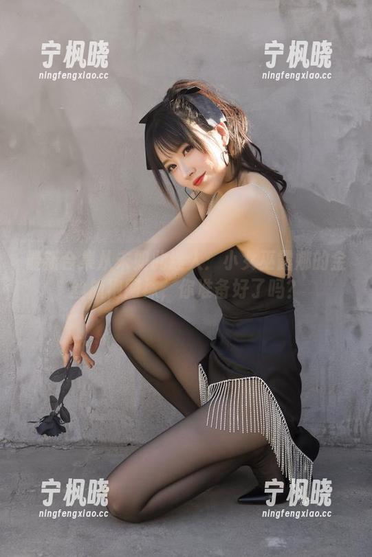 小女巫露娜 最新合集从未如此迷人:小女巫露娜的金丝旗袍网袜,你准备好了吗?