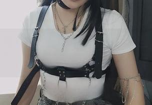 小容仔咕咕咕w的修女印象：这些定制的图片下，看见了不一样的温柔与尖锐