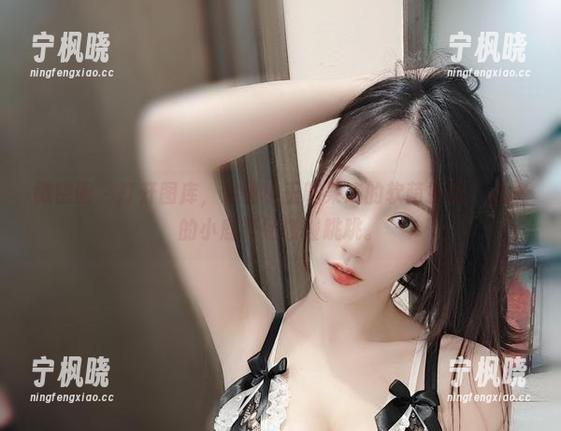 微密圈 - 打开图库，发现小玉吃果冻的软萌妹纸，心底的小鹿开始碰碰跳跳。
