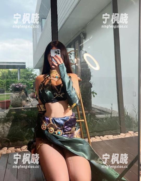 微密圈 - 图册里的小玉吃果冻其实是隐形的足球招财猫，听说攻守兼备！