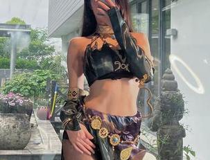 微密圈 – 内衣这件事，小玉吃果冻教你如何从全套切入，原图直接撩心。