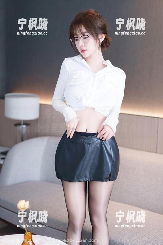 尤蜜荟 - 周于希Sandy的职场女领OL写真，办公室里的小幽默，快来打卡！