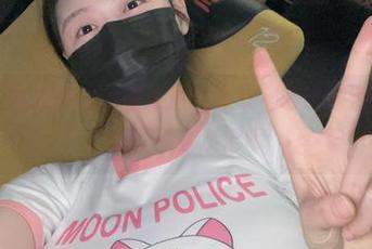 微密圈 – 左公子666在海边的合集，明明海浪汹涌，他咋就那么淡定呢