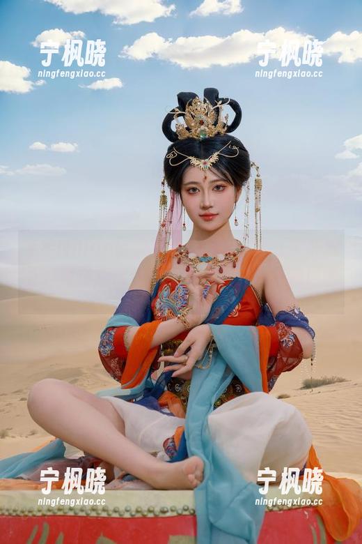 年年Nnian带来的合集，尤其那《梦醉瑶》，现场直击我的好奇心，说不出哪里妙。