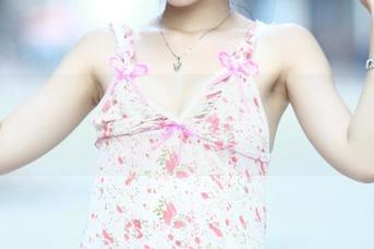 推女神 – 浴室里的定制写真秀：倪诗茵洗澡前后的巨大反差？