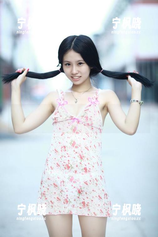 推女神 - 浴室里的定制写真秀：倪诗茵洗澡前后的巨大反差？