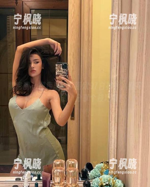 微密圈 - 图库里的李嘉欣97白衬衫，看完真的想去试试，分享个技巧呗！