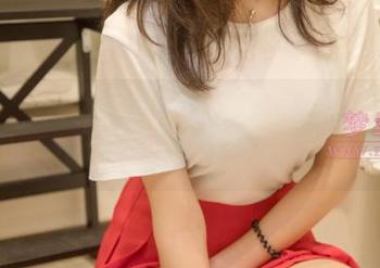 梦丝女神 – 免费送！偷溜进王娇娇的棉袜图册，你会发现缩水的魔法！
