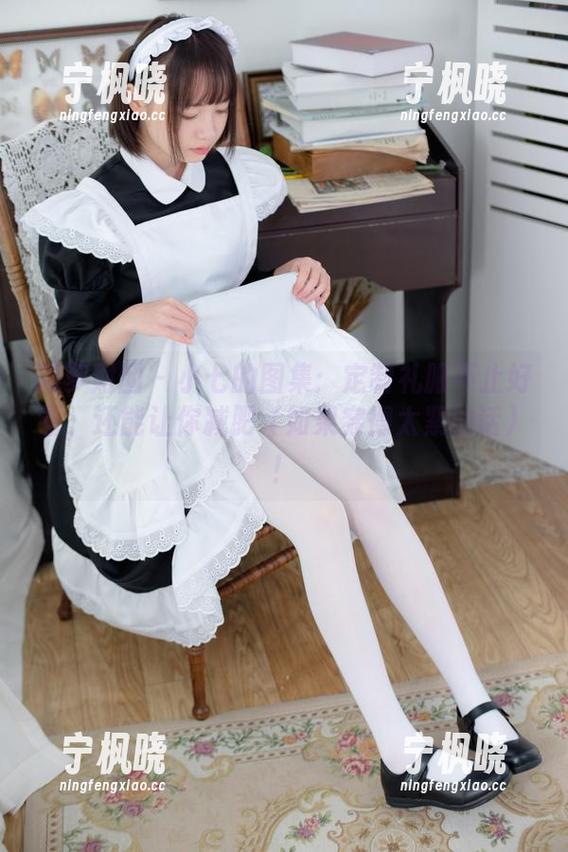 森萝财团-小七 森萝财团 - 小七的图集:定制礼服不止好看,还能让你减肥(如果穿得太紧的话)!