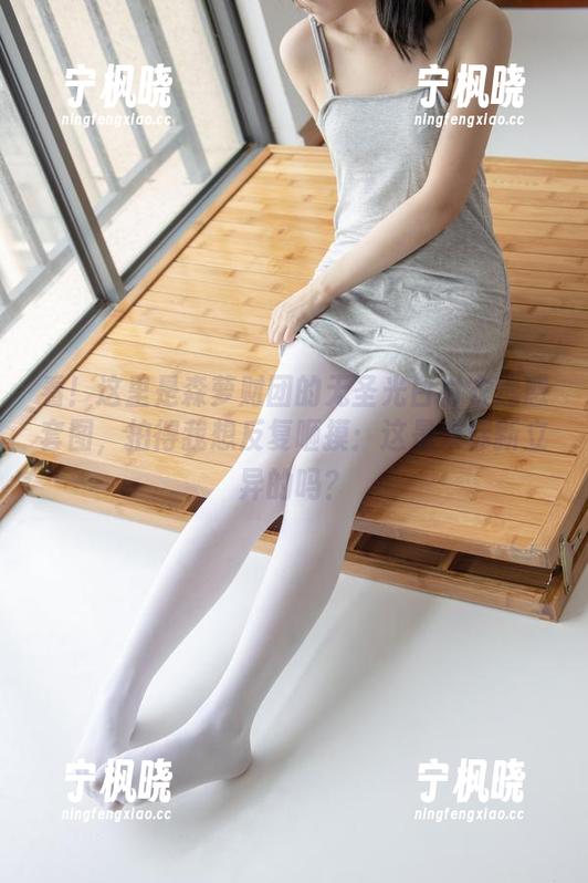 看！这里是森萝财团的无圣光白衬衣透惑套图，拍得我想反复咂摸：这是来标新立异的吗？
