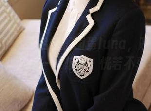 模范学院 – 天台上的卤蛋luna，随意的姿态，精选每一缕想象，恍若不真实。