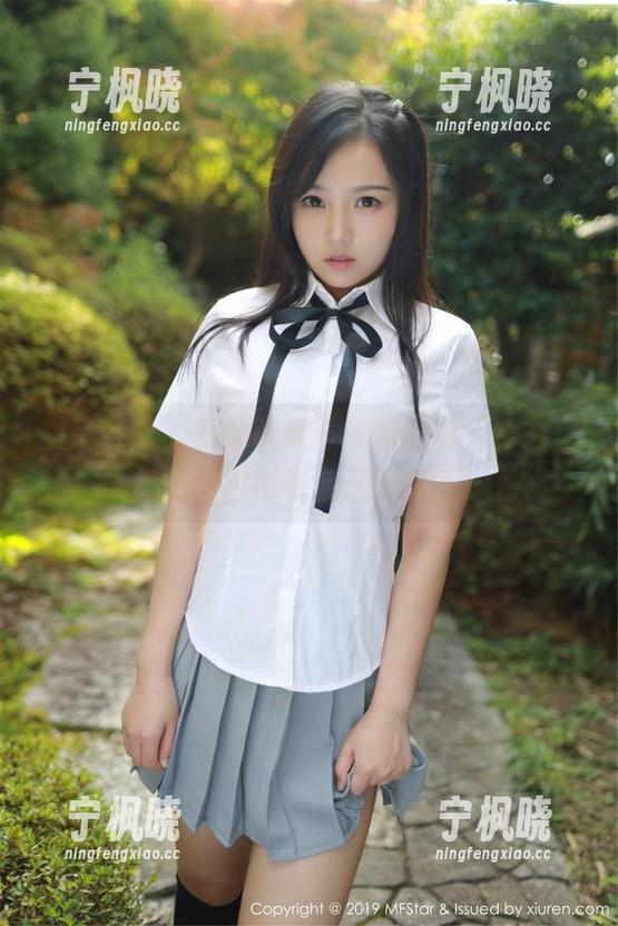 模范学院 - 应该叫草莓兔兔的脚丫合集，裸足图片也有自己的脾气。