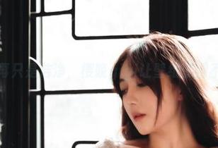 浴室不再只是洁净，樱晚gigi让壁纸变得不一般。