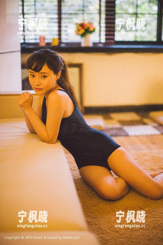 波萝社-夏美酱 波萝社 - 夏美酱的泳衣图包,大海的蓝让人只能想入非非了,快来下载吧!