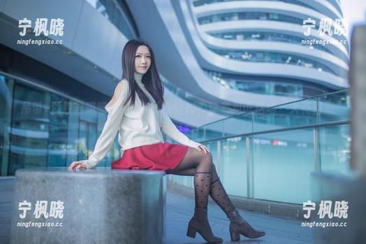 源纱希喵喵喵 吊带+源纱希喵喵喵=图库最新公式,快来见证这场“火花四溅”的时刻!