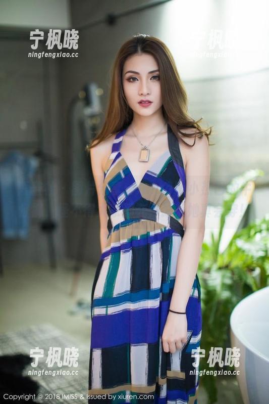 爱蜜社 - 图片分享：Angela小热巴的牛仔裤，怪不得大家都在讨论，她真会穿！