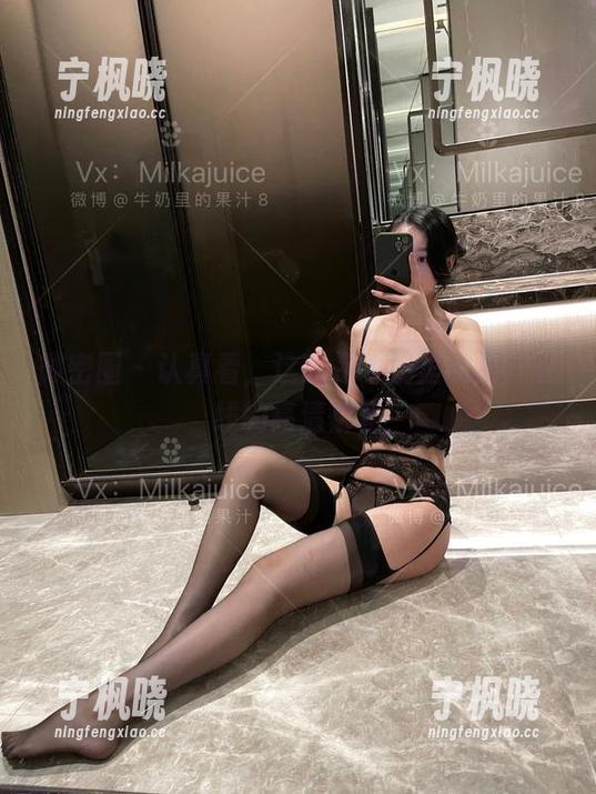 微密圈 - 认真看，这就是牛奶里的果汁在线的高清御姐