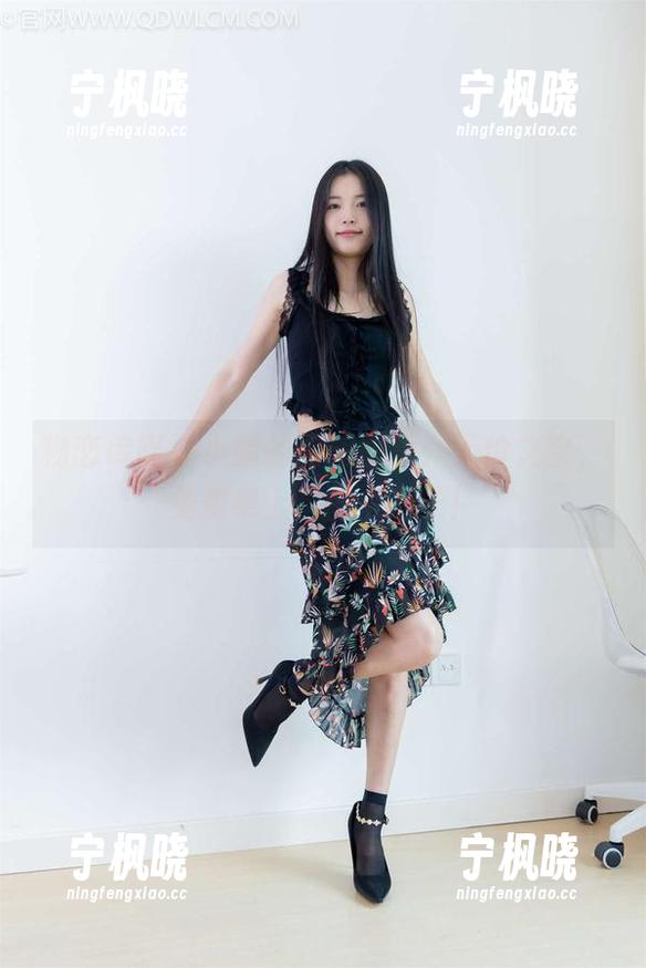 物恋传媒-小晴 物恋传媒 - 小晴的厨娘图集:无价之宝,免费奉上,图个乐子!