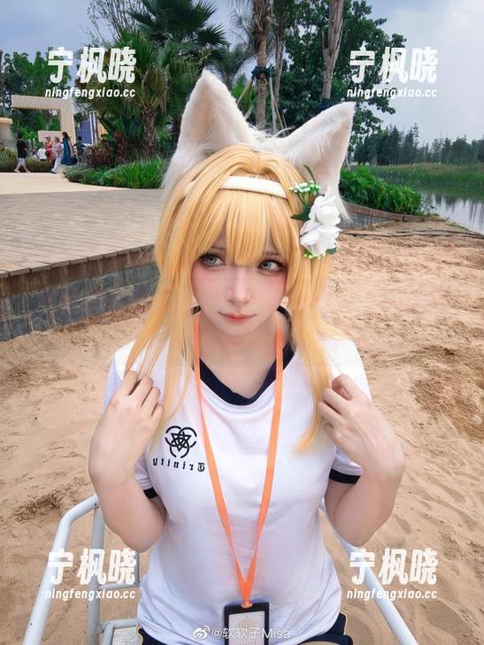 红裙私房图集：特软儿Sona又一次让裙子自我抢戏