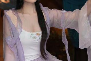 秀人网 – 会飞的小虎牙在教室：全套图集，浓浓的青春气息伴着点小叛逆。