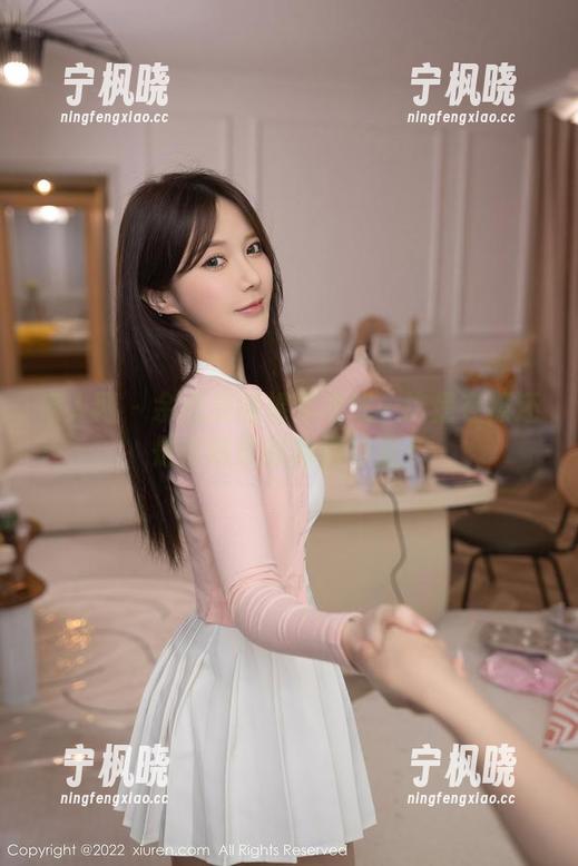 秀人网 - 余心曼的裸足在线…这是在撩还是在踩进你的视线里？