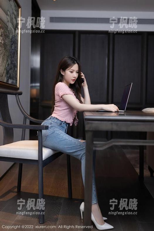 秀人网 - 想象一下千夜未来的全套温柔，作品就像是在轻声细语，呼唤着什么。