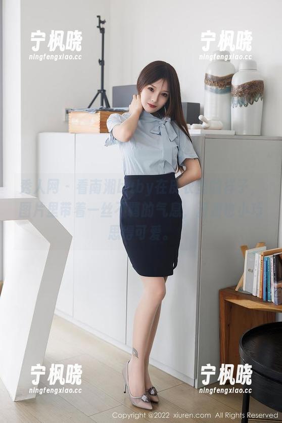 秀人网 - 看南湘baby在皮衣里的样子，图片里带着一丝不羁的气息，资源也小巧思得可爱。
