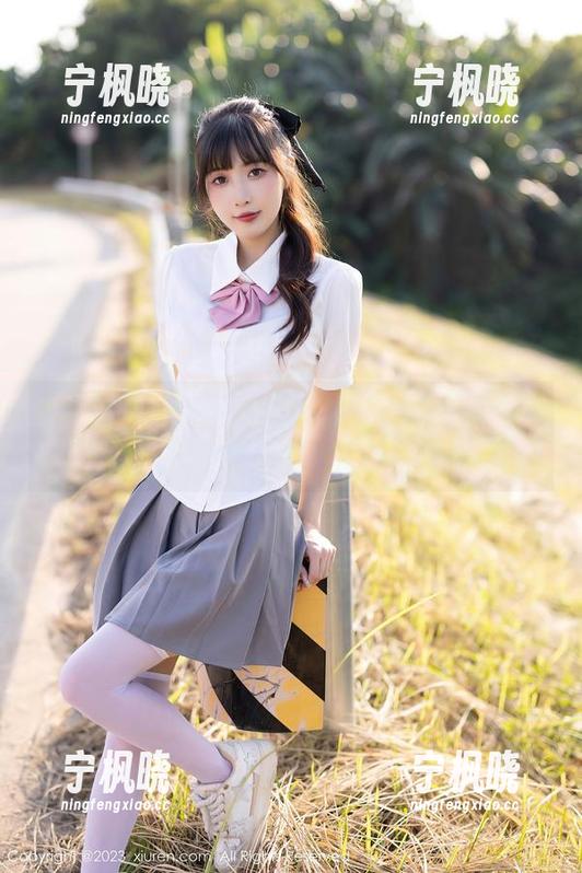 秀人网 - 奈汐酱nice穿旗袍，吼！免费原图让我记得这背影！