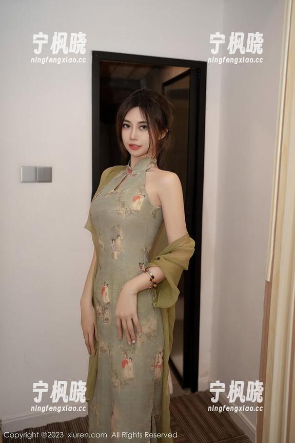 秀人网 - 奶芙乔乔的最新女仆写真，假装文艺其实是在打瞌睡，瞧那个姿势！