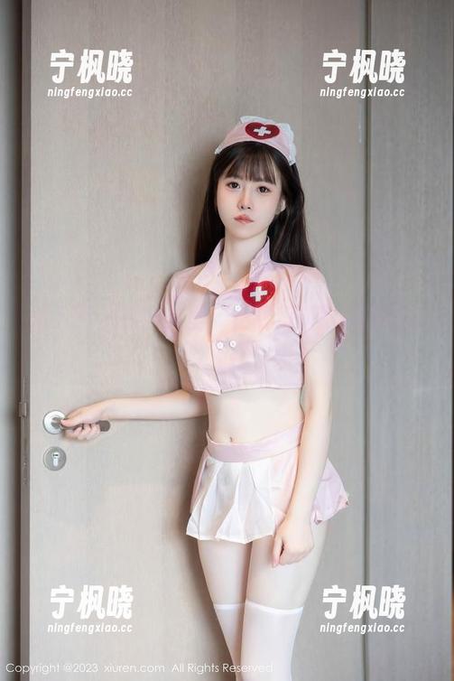 秀人网 - 在图库里，安然和旗袍的碰撞出“火花”