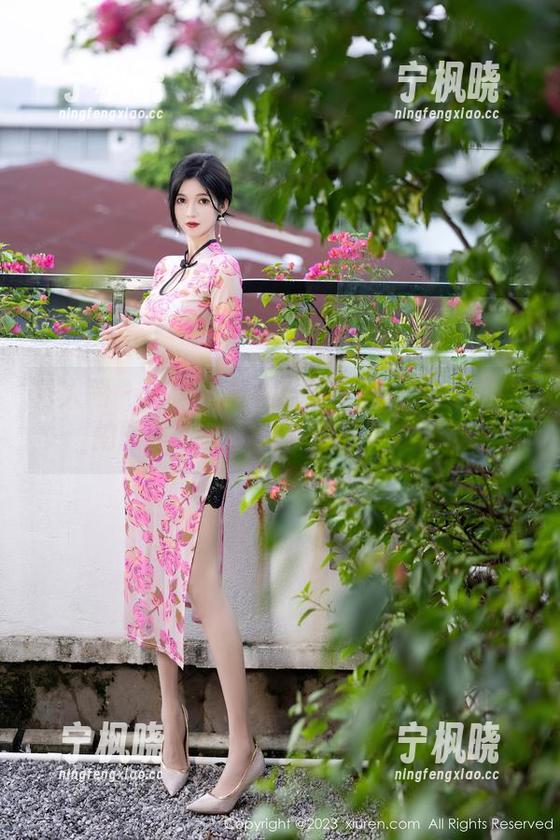 秀人网 - 有图有真相！安然anran云南旅拍图集分享，简直是色彩炸弹！