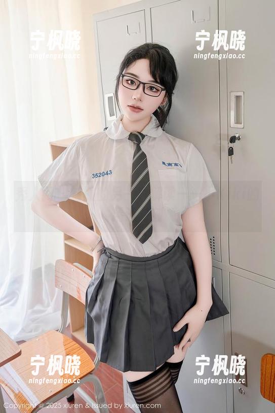 秀人网 - 制服的另一种解读——小Kiki的精选时刻