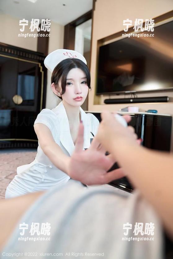 秀人网 - 小夕Kitty的夏日狂想曲，套图里藏着些许的迷雾