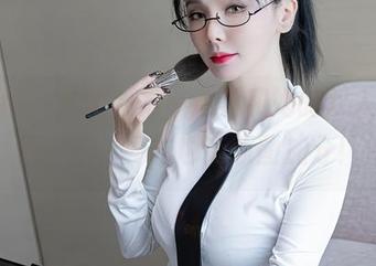 秀人网 – 看吧，是小逗逗和她的双人“动作片”，同样也有原图加分！