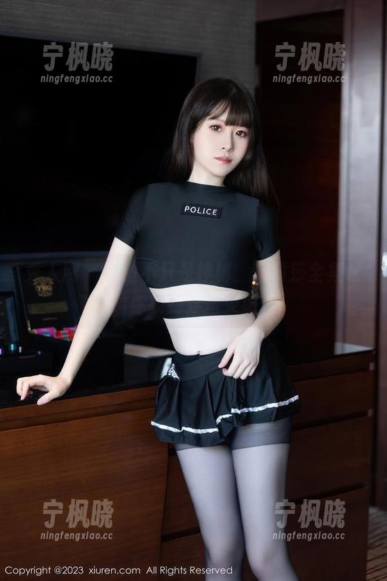秀人网 - 黑色不只是神秘，李丽莎全集帮助你找到穿搭灵感！