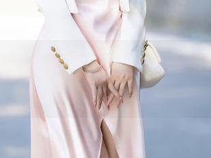 秀人网 – 沐娜娜海边写真集，给海风都撒点儿盐吧