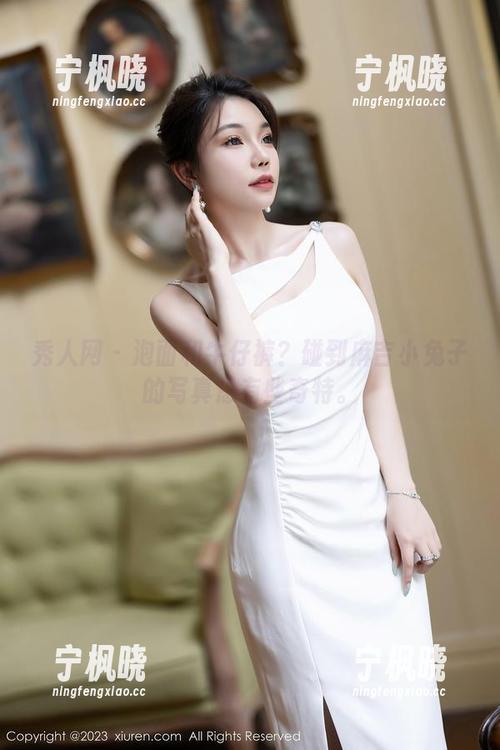 秀人网 - 泡面和牛仔裤？碰到麻吉小兔子的写真总有些奇特。