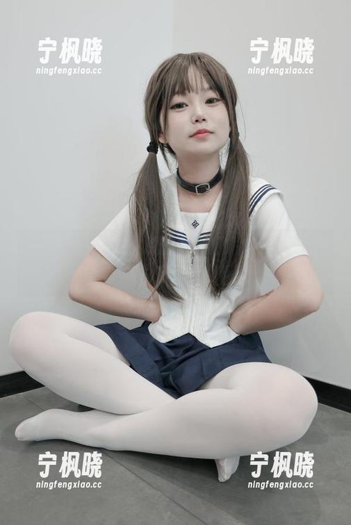 紧急企划 - 看小恩的校服照片，真让人怀念学生时代的小情调