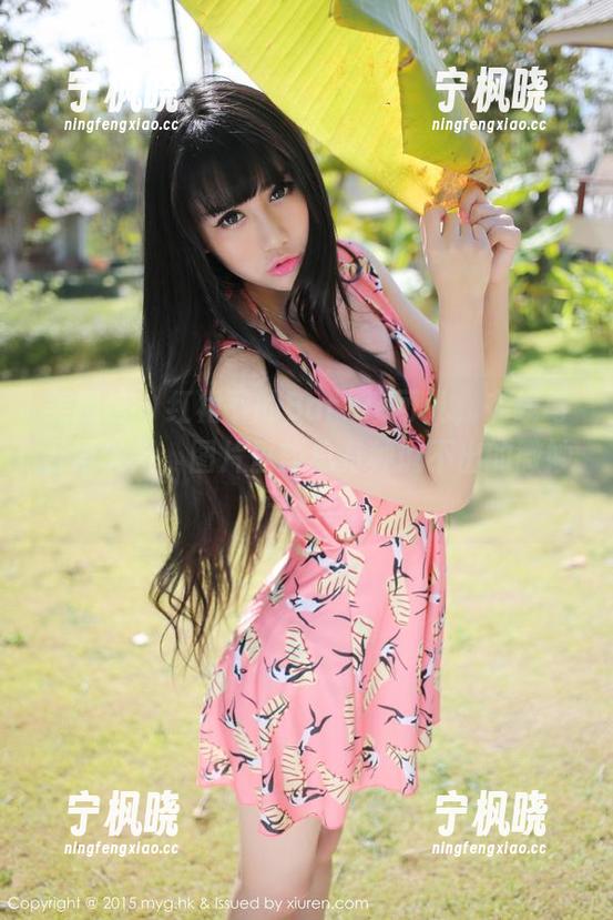 美媛馆-Barbie可儿 美媛馆 - 红裙下的Barbie可儿,在线与否没关系,图片里却总有种说不出的微妙气息。