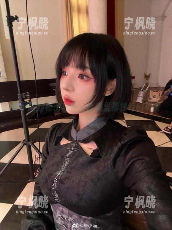 舞小喵的秘密写真，合集里那独特的俏皮与风趣！