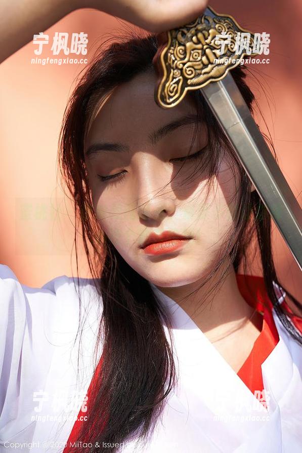 蜜桃社 - 伊琳原图曝光，资源多到让你捧心吃个油亮鸡翅！