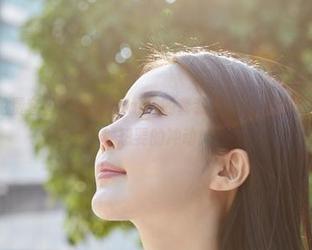 蜜桃社 – 免费套图，珍妮Jeane的套装可是让人目不转睛哦，有种想要的冲动！