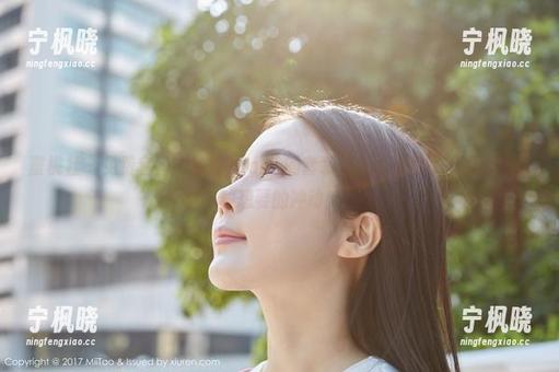 蜜桃社 - 免费套图，珍妮Jeane的套装可是让人目不转睛哦，有种想要的冲动！