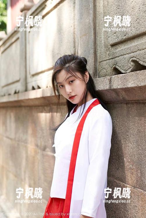 蜜桃社-露西Lucy 蜜桃社 - 又来了!露西Lucy的美图更新,天使们默默为她欢呼!