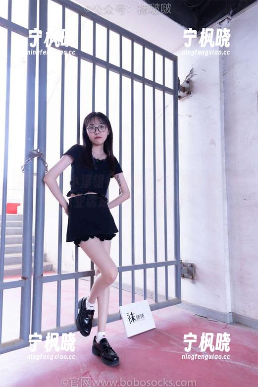 袜啵啵 - 小淳银行制服全集：你没见过的职业诱惑，快来下载吧！
