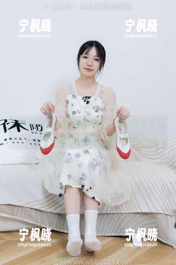 袜啵啵 - 甜甜圈翻车现场：校服花絮背后你没见过的腼腆，高清记录