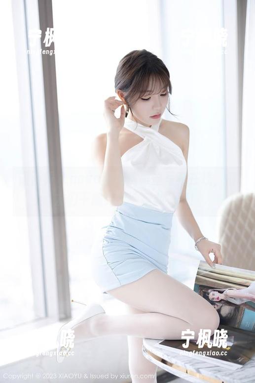 语画界-nova李雅 语画界 - nova李雅这黑丝写真在线,朋友们干脆列个“腿办”吧!