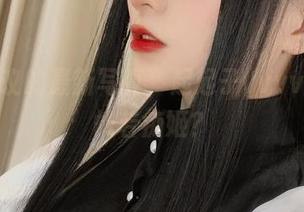 不可思议的最新写真，起起子vvvv在镜中恍若痴姬？